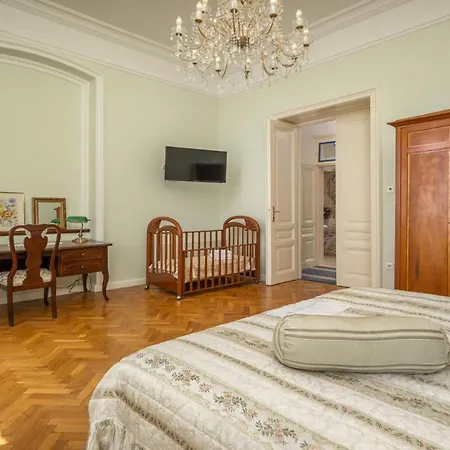 Lovridor, 15 People Villa *