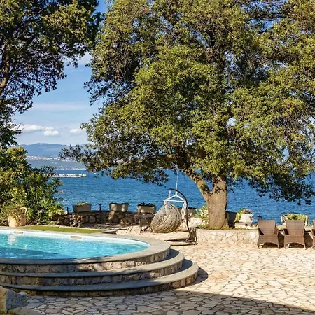 Villa Lovridor, 15 People