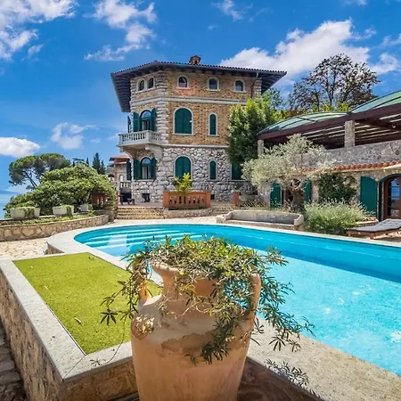 Lovridor, 15 People Villa Lovran