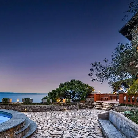 Lovridor, 15 People Villa Laurana